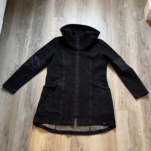 🇨🇦 Tonia Debellis 🇨🇦 Jacket